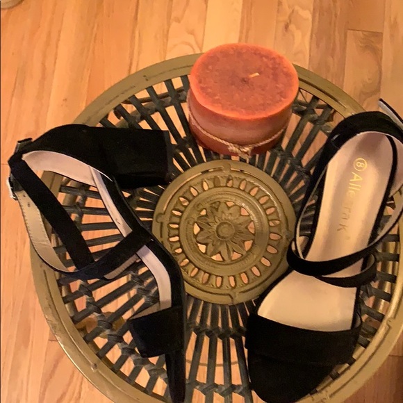 NWT Black Ankle Strap Block Heel Size 8 Sandals - Picture 2 of 7